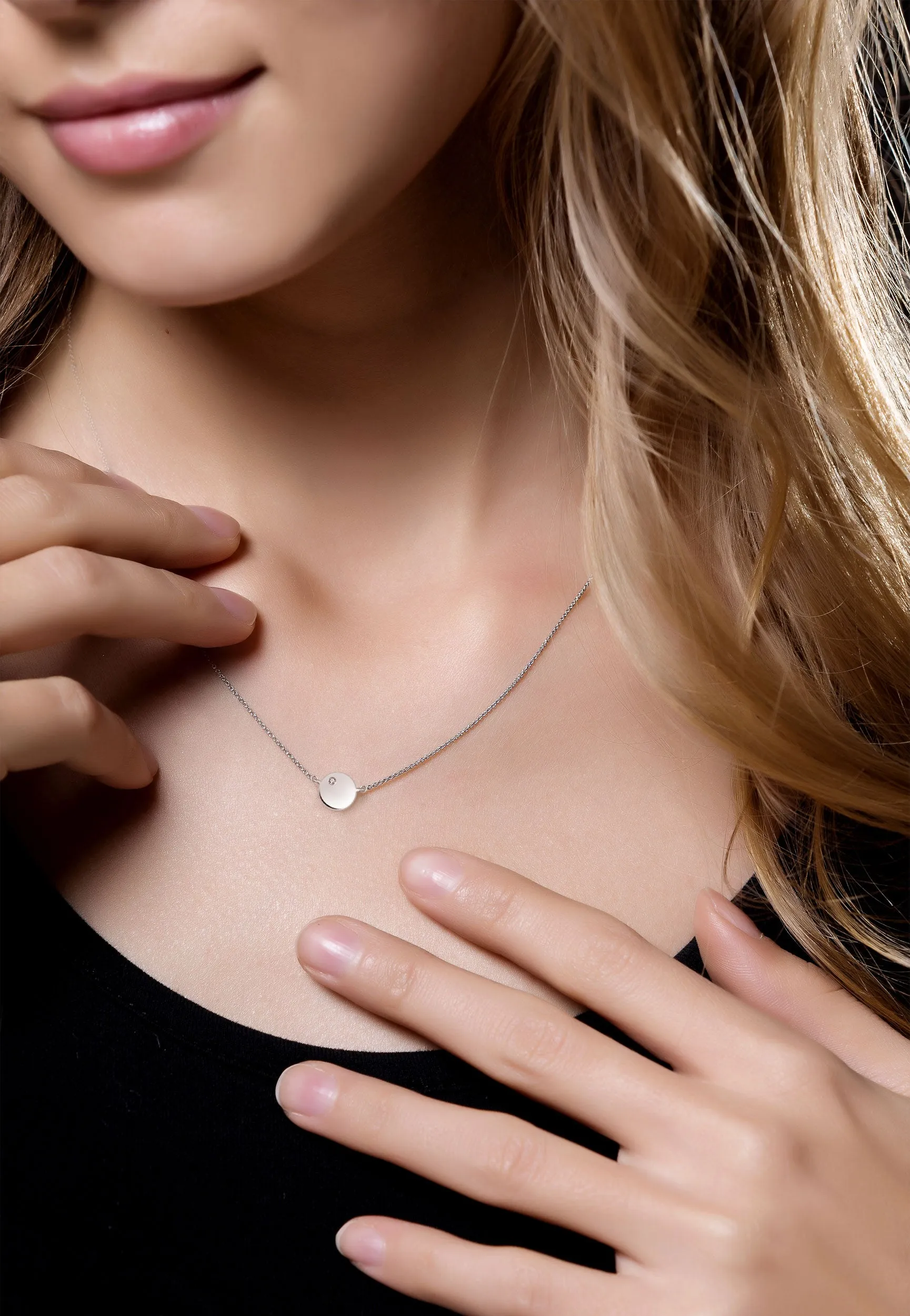 18k Gold Round Pendant Diamond Necklace