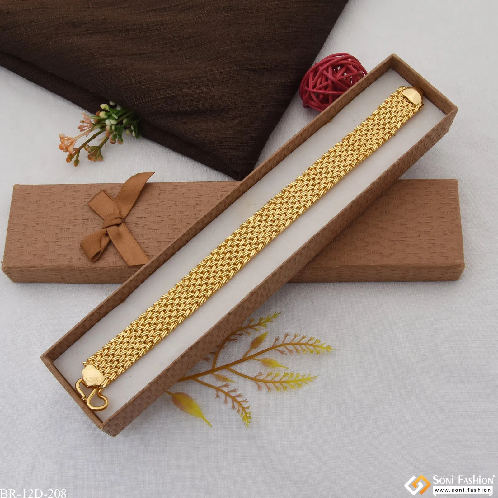 Casual Design Premium-Grade Quality Gold Plated Bracelet for Men - Style D208