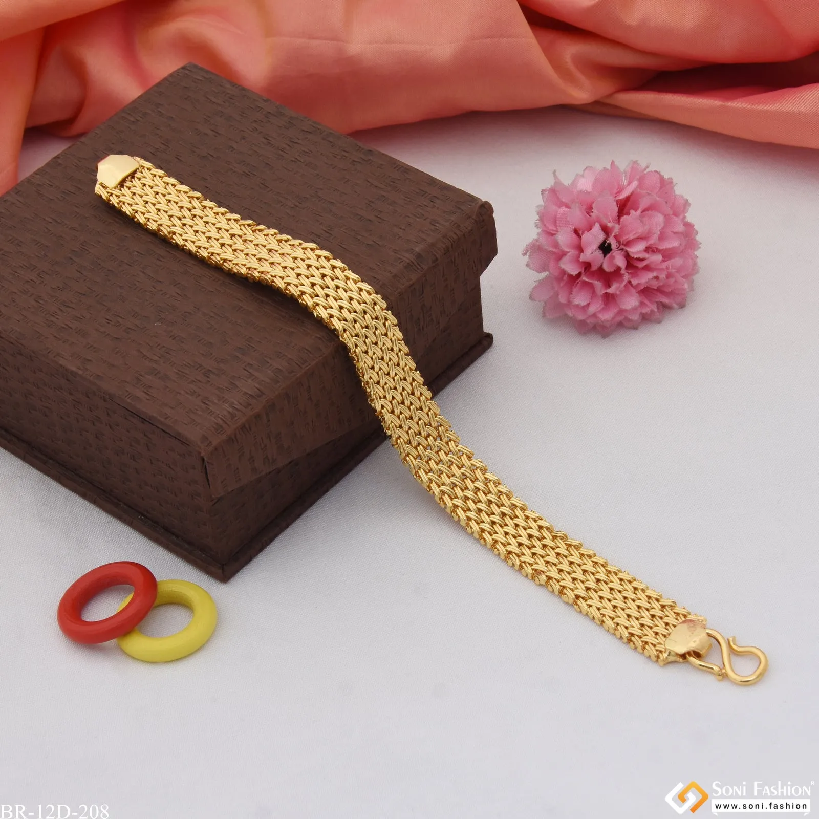 Casual Design Premium-Grade Quality Gold Plated Bracelet for Men - Style D208