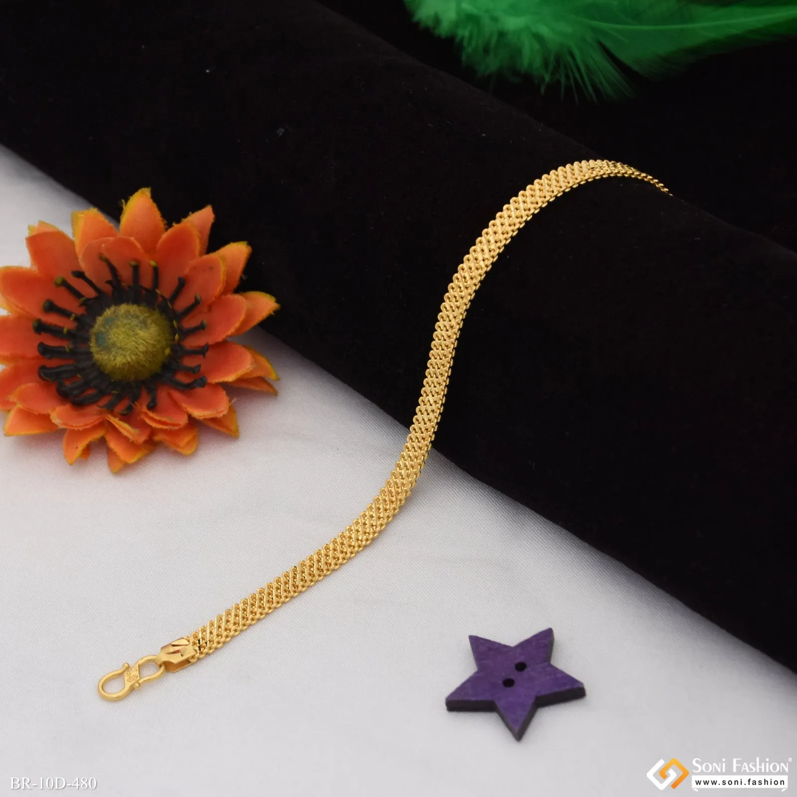 Fashionable Design Gold Plated Bracelet for Men - Style D480
