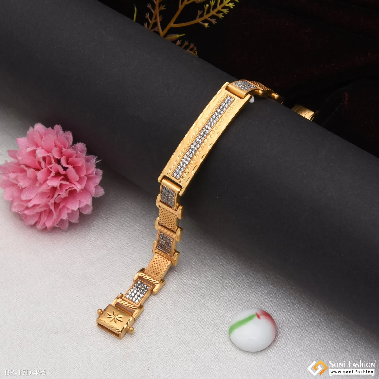 Fashionable Design Gold Plated Bracelet for Men - Style D495