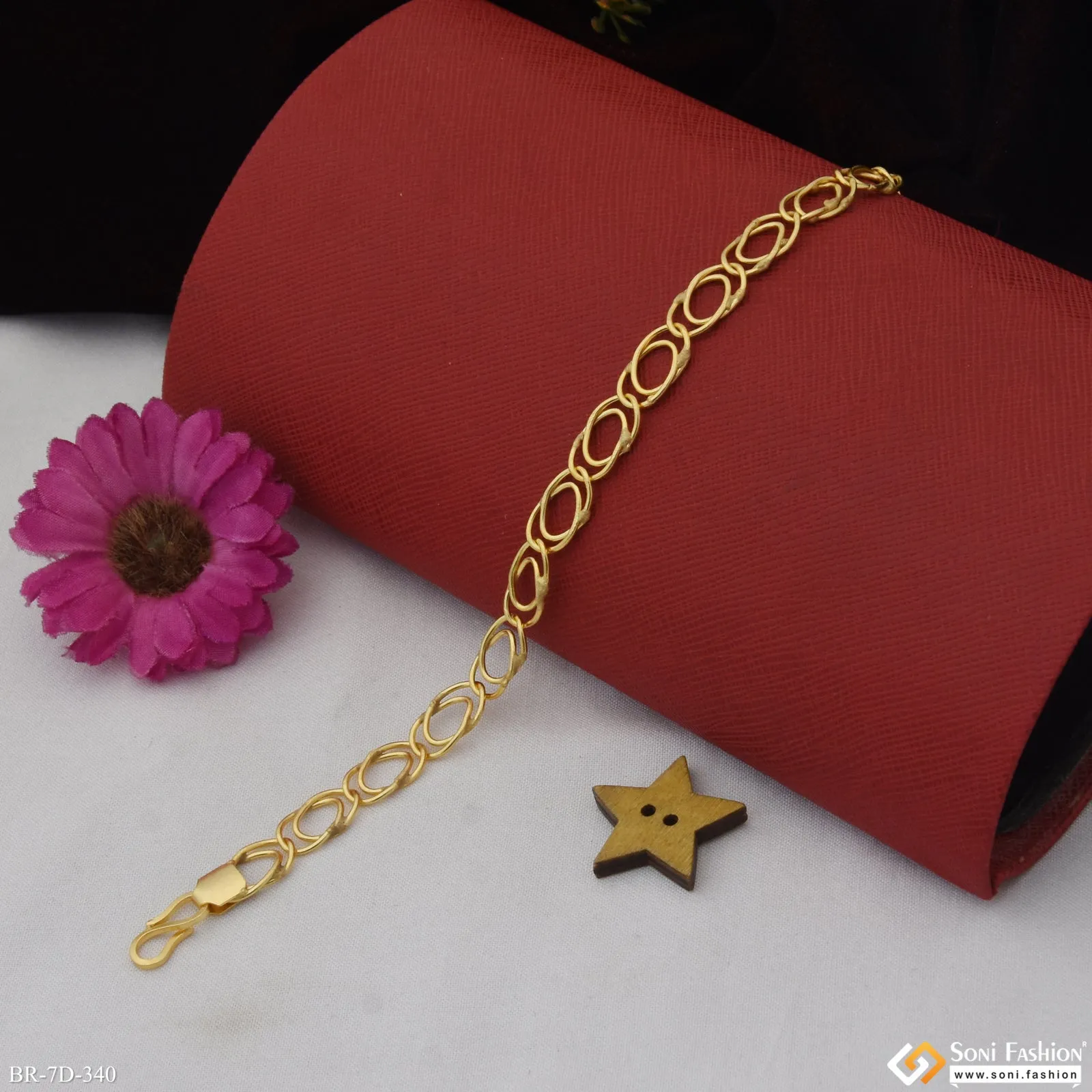 Fashionable Design Gold Plated Oval Link Bracelet for Men - Style D340