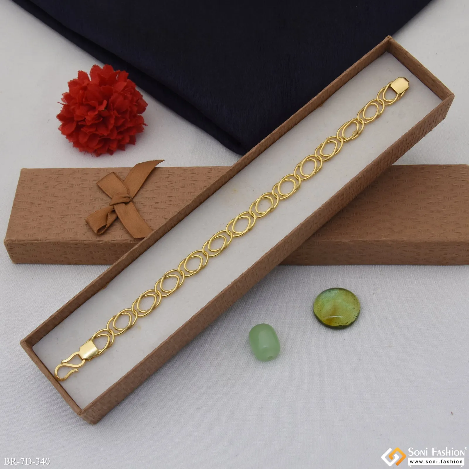 Fashionable Design Gold Plated Oval Link Bracelet for Men - Style D340