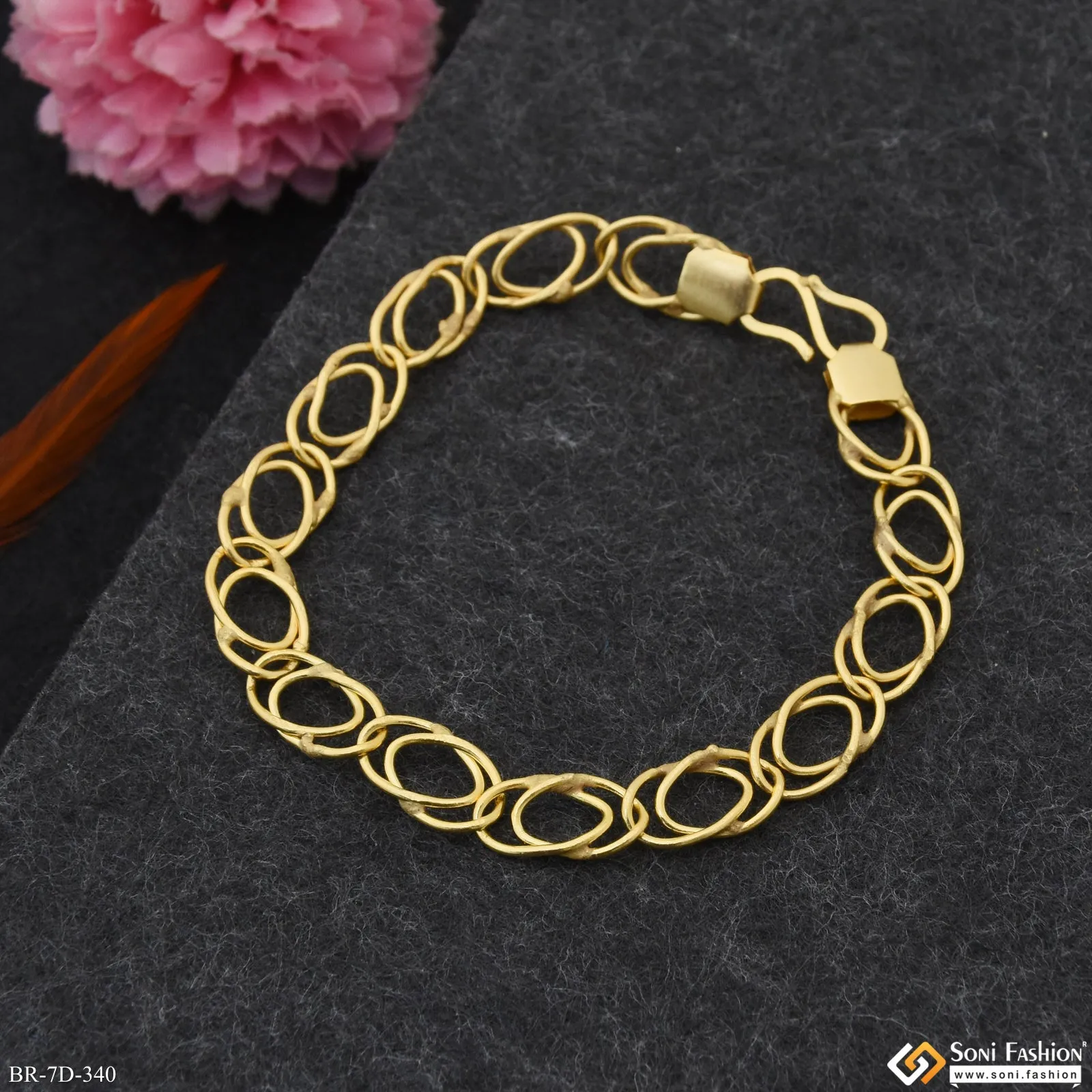 Fashionable Design Gold Plated Oval Link Bracelet for Men - Style D340