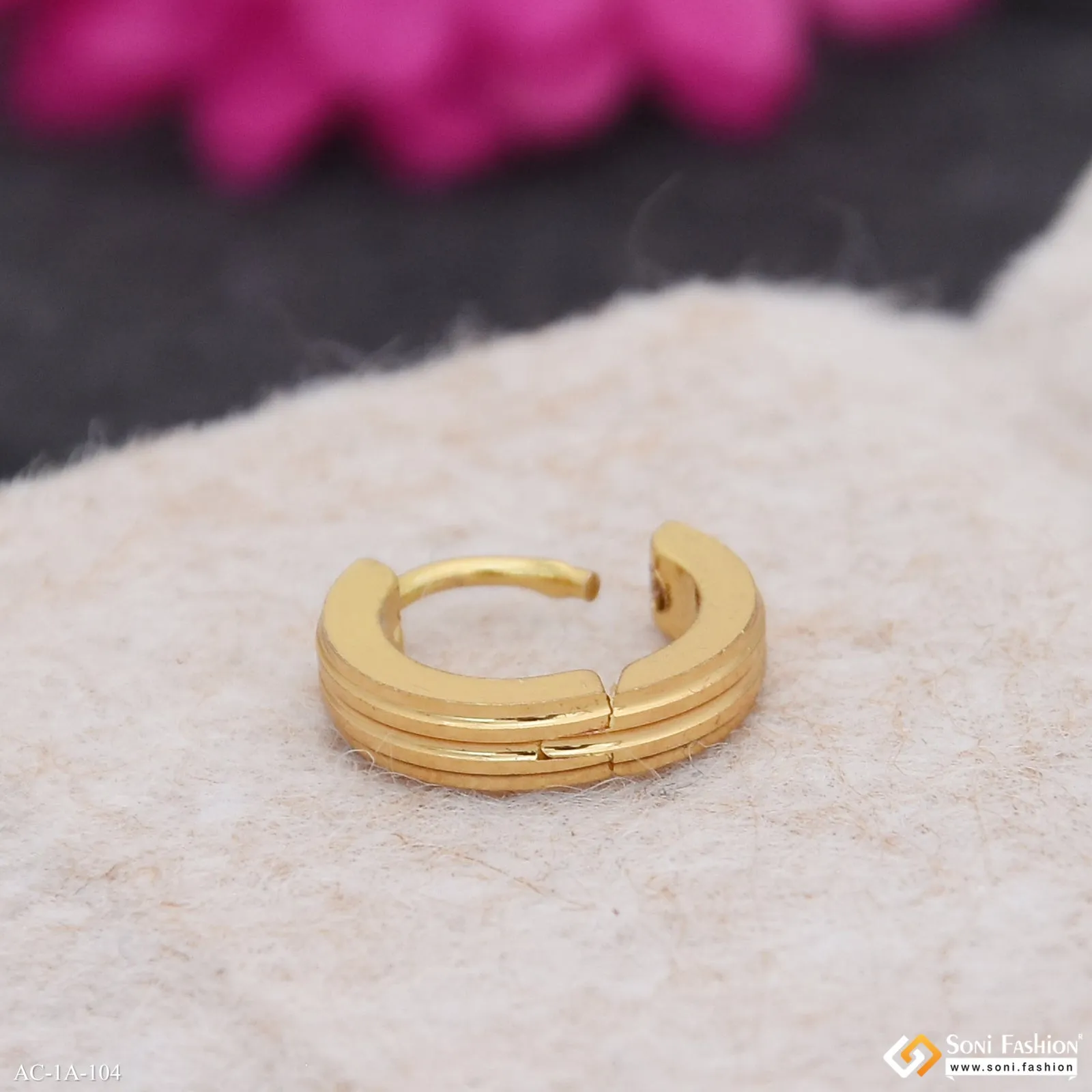 Golden Color Stainless Steel Stud Earring for Men - Style A104