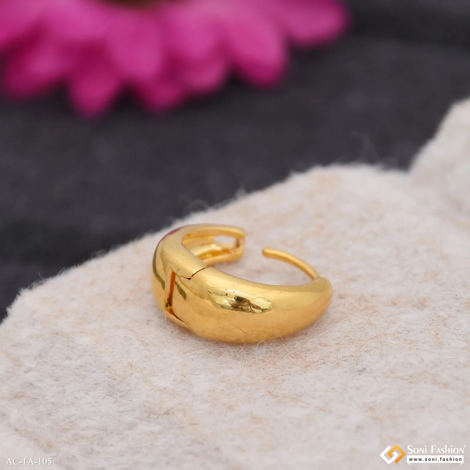 Golden Color Stainless Steel Stud Earring for Men - Style A105
