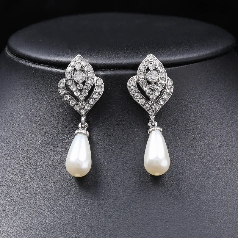 New pearl necklace set for women light luxury niche versatile sweater chain clavicle chain alloy