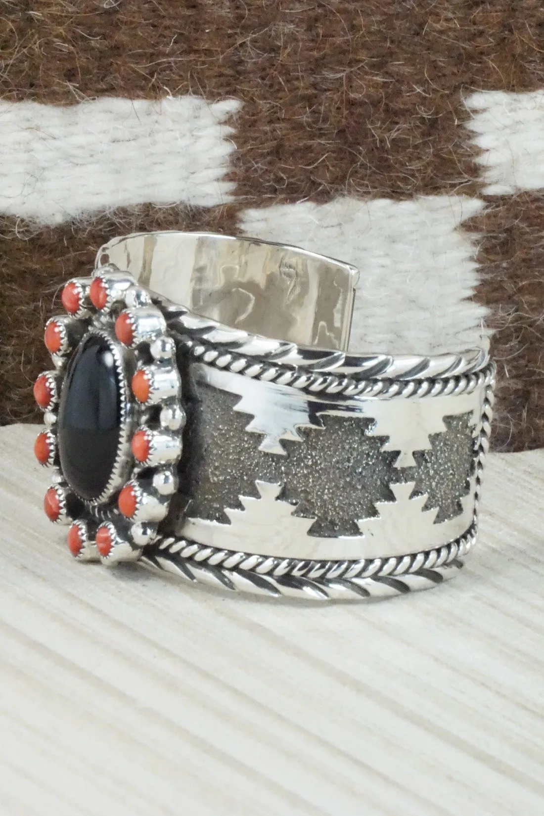 Onyx, Spiny Oyster & Sterling Silver Bracelet - Sandra Parkett