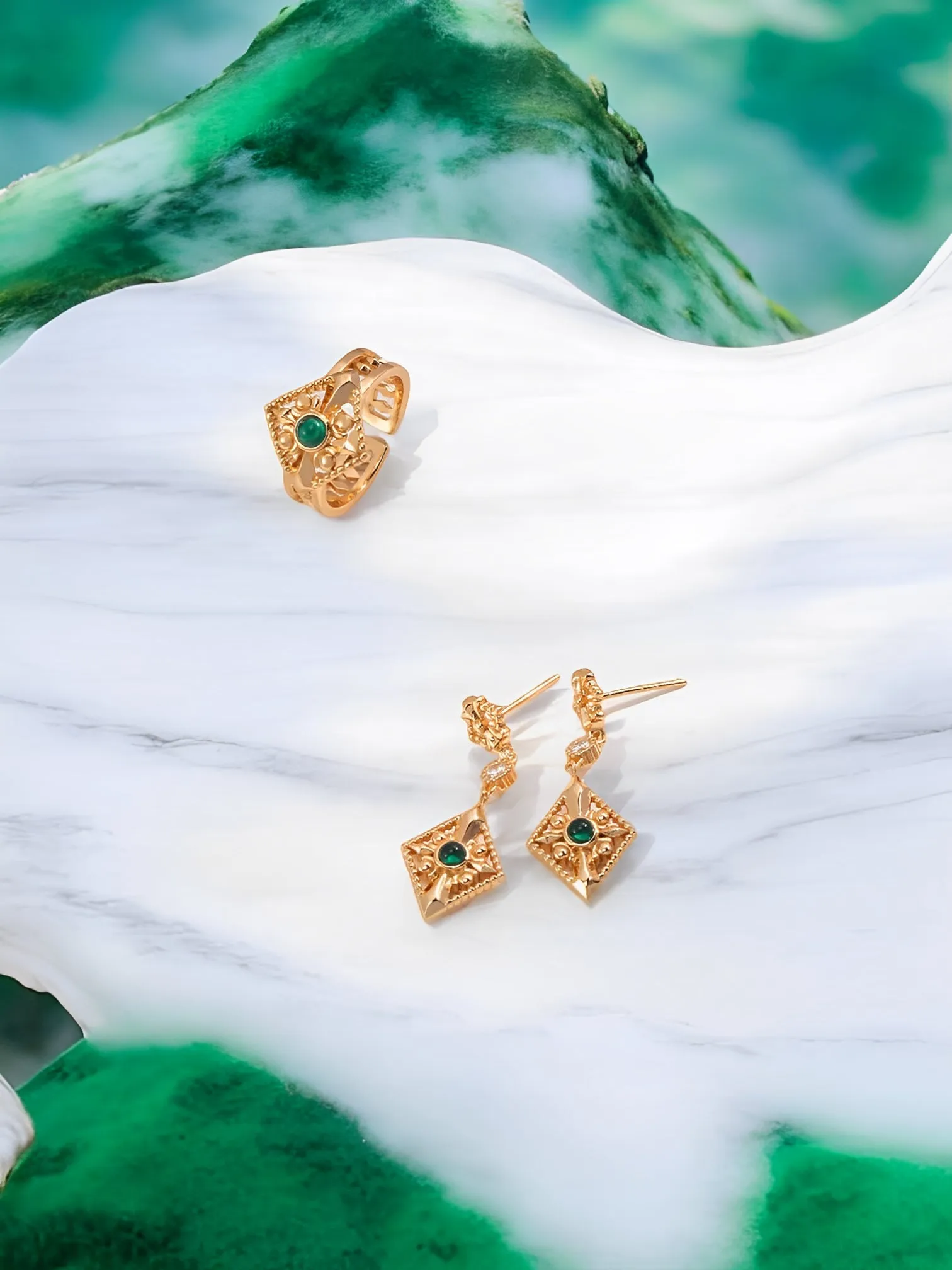 Sovrana - Green Zircon Rhombus Earrings